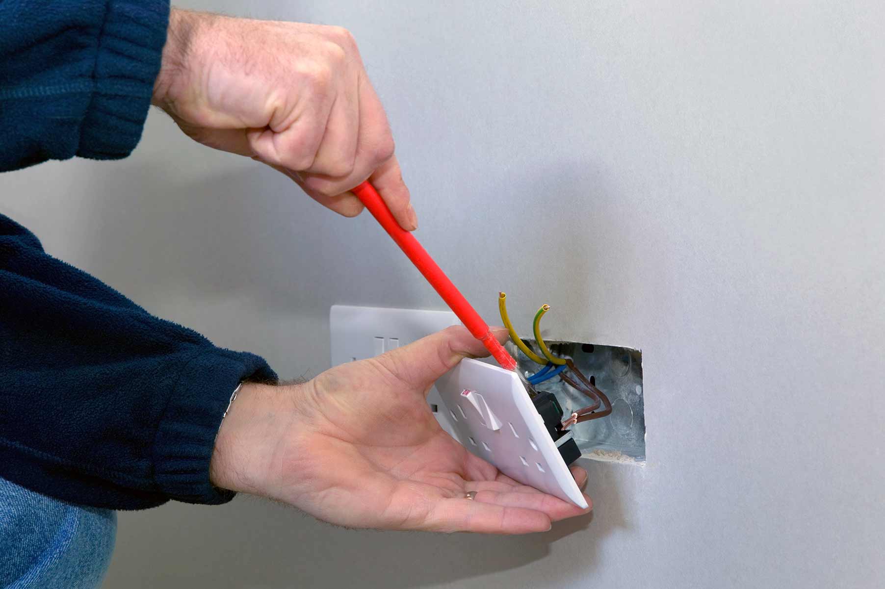 Our electricians can install plug sockets for domestic and commercial proeprties in Cann Hall and the local area. 